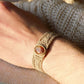 Bracelet manchette en micro macramé avec pierre de soleil de l’Oregon - Coton & Astrance