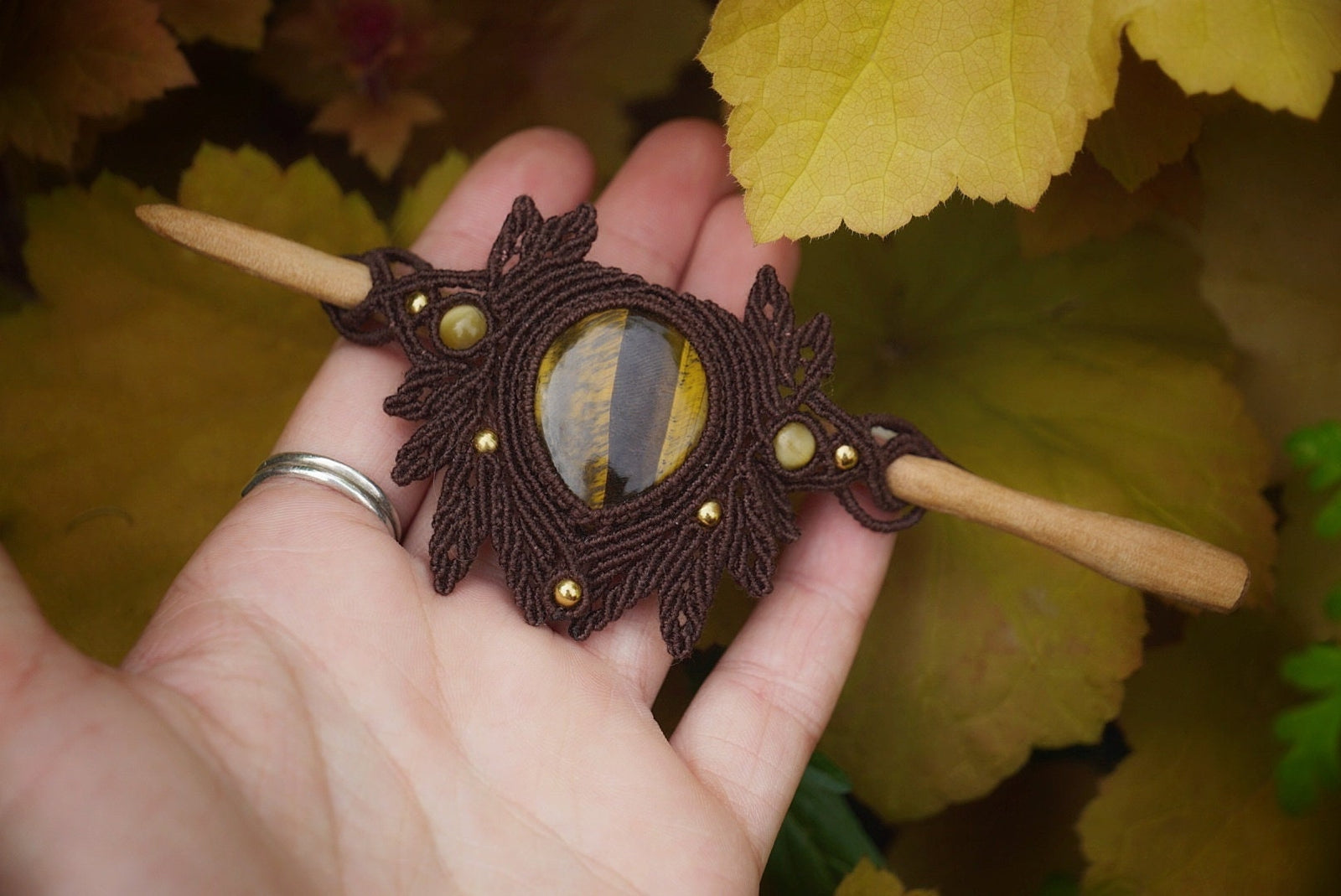 Barrette à Cheveux en Micro macramé Bois de Pommier et Œil de Tigre - Coton & Astrance