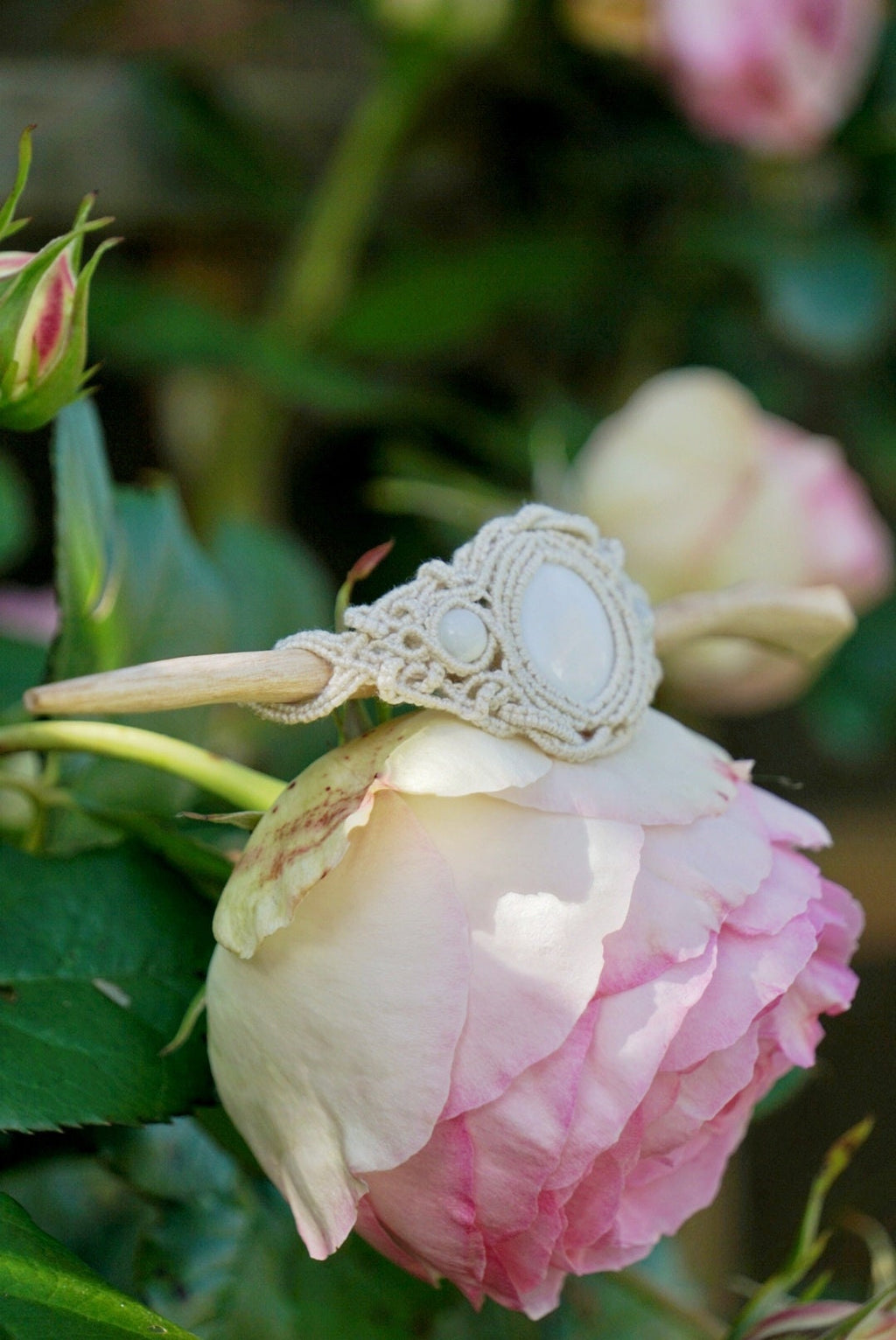 Barrette à Cheveux Macramé et Épingle à Cheveux en Bois de Frêne et Nacre - Coton & Astrance