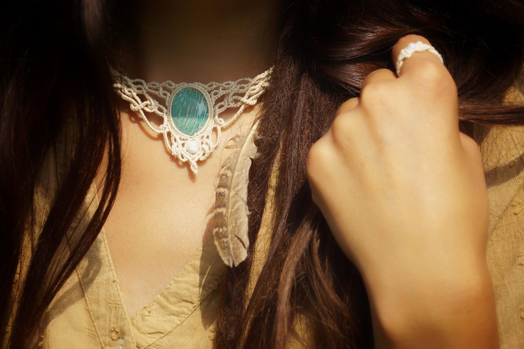 Collier en Micro Macramé avec Amazonite Turquoise et Perles de Nacre - Coton & Astrance