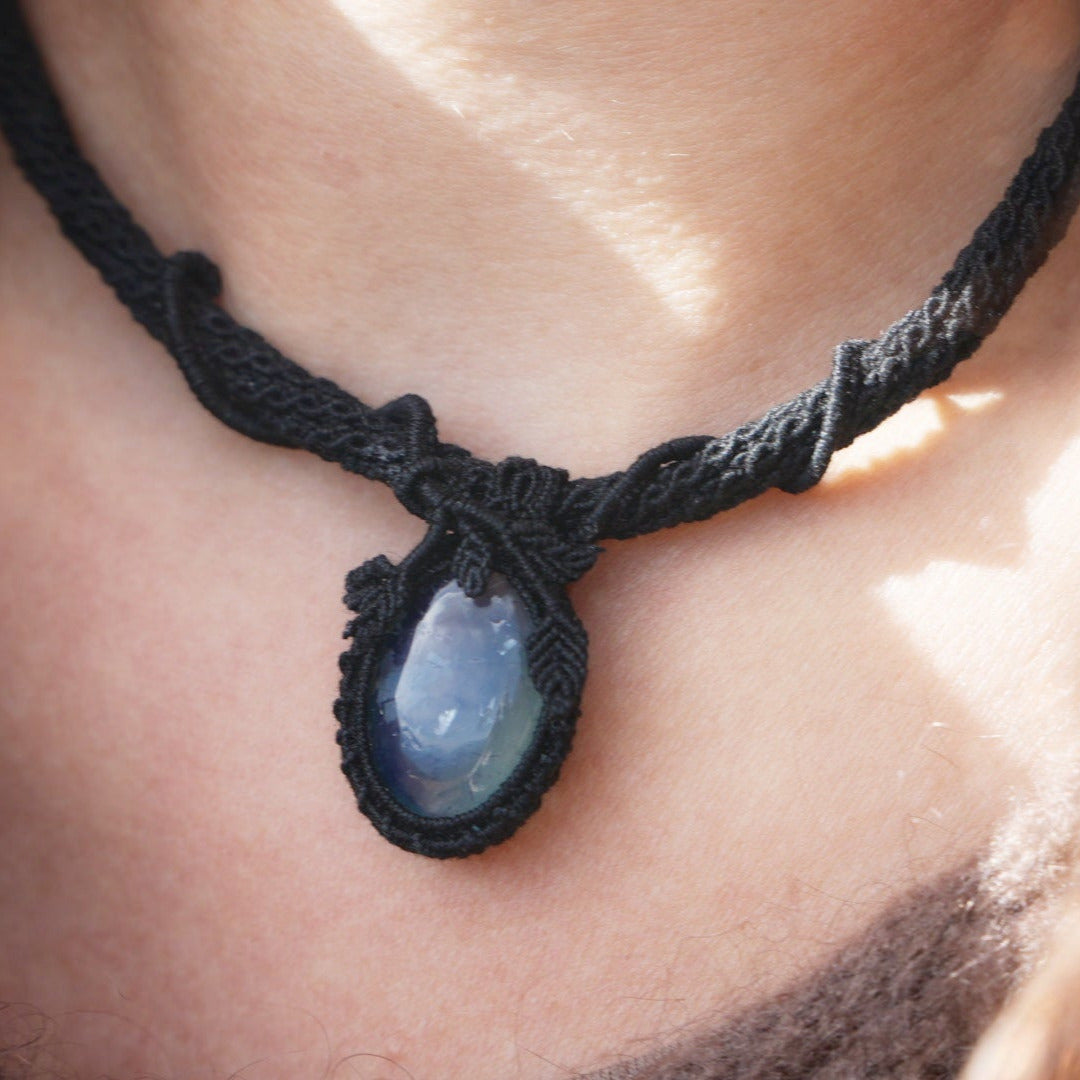 Bijou wicca unisexe en fluorite translucide et coton noir, coton et astrance