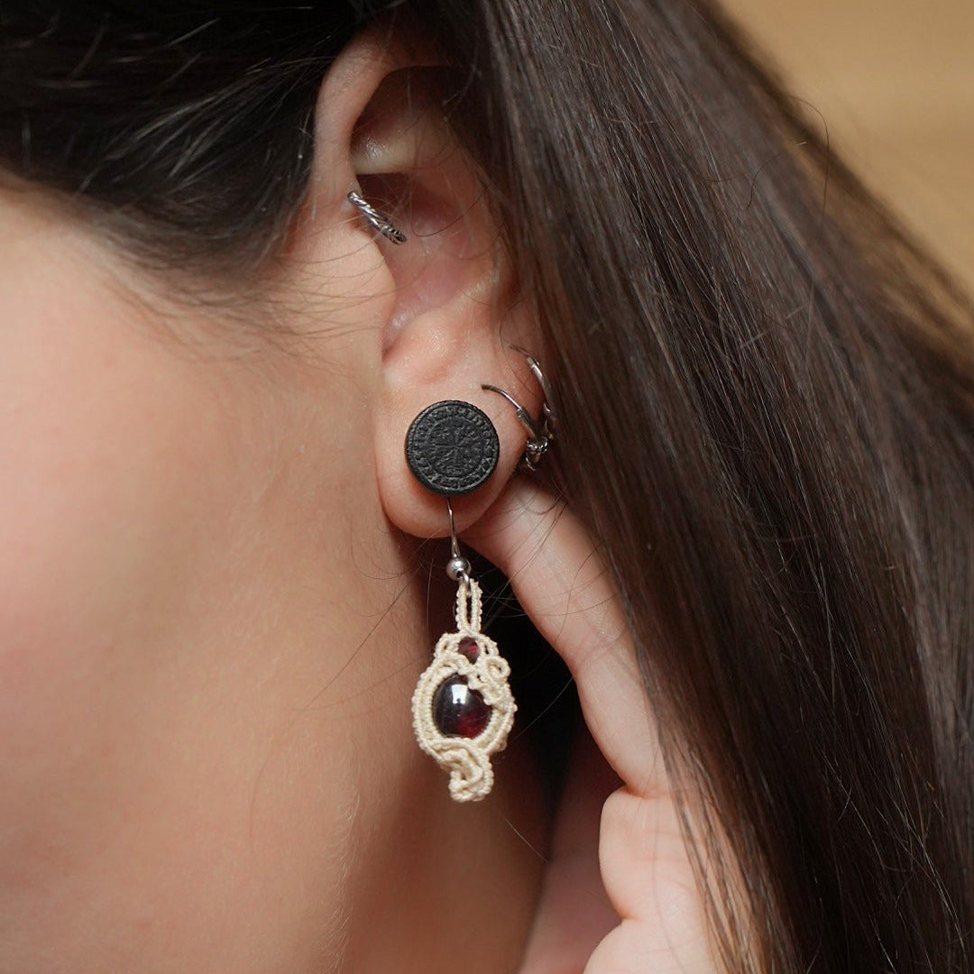 Boucles d’oreilles légères en grenat pierre naturelle – Coton et Astrance