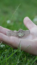 Bracelet réglable en phrénite inspiré de la forêt – Coton et Astrance