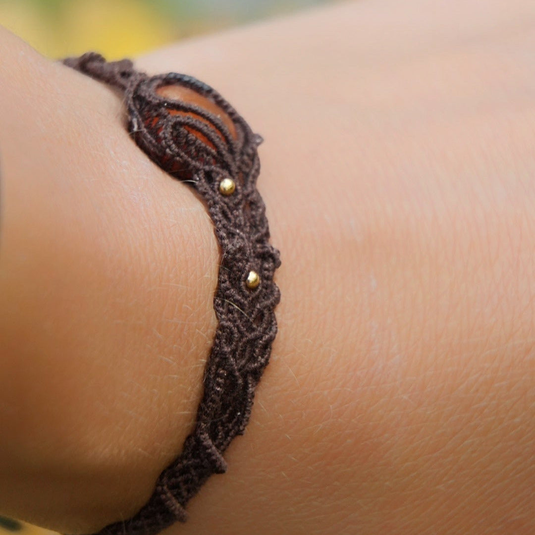 Bracelet unique fait main inspiré de la forêt et de l’automne. Coton et Astrance