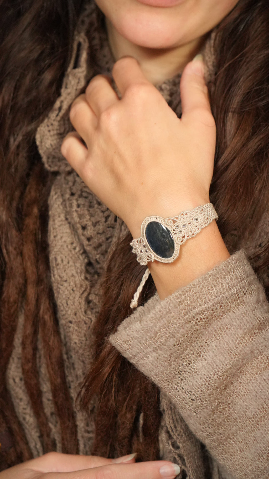 Bijou celtique fait main en labradorite bleue Coton et Astrance