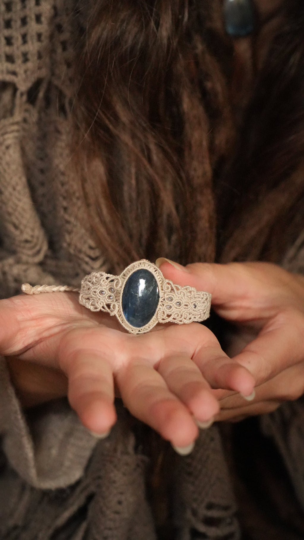 Bijou celtique fait main en labradorite bleue Coton et Astrance