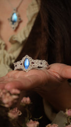 Manchette elfique raffinée en pierre naturelle et coton fin Coton et Astrance