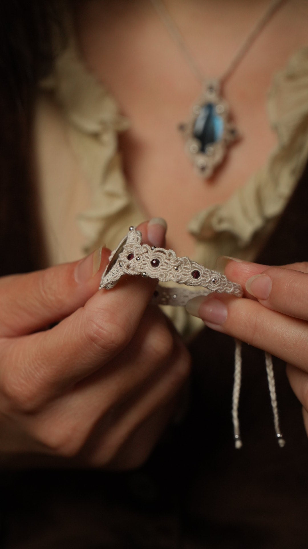 Bijou celtique haut de gamme fait main en labradorite Coton et Astrance