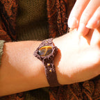 Bracelet manchette en macramé marron et œil de tigre doré fait main  - Coton et Astrance