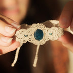 Bracelet bohème elfique et celtique en fil de coton et pierre d’apatite, Coton et Astrance