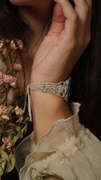 Manchette large réglable en micro macramé et pierre naturelle Coton et Astrance