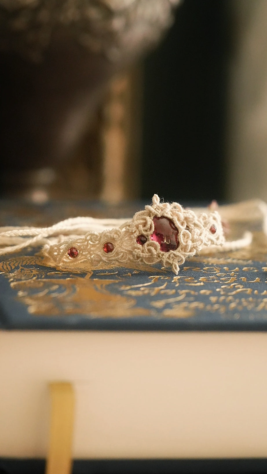 Bracelet princesse elfique en grenat rouge – Coton et Astrance