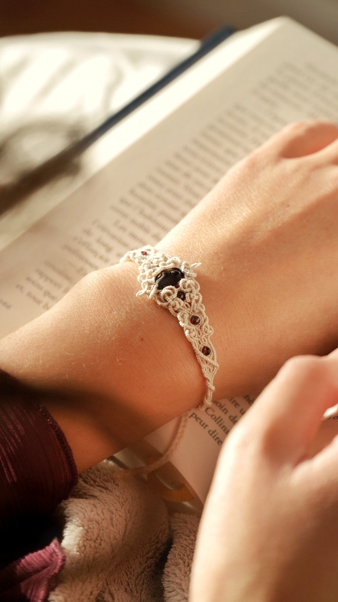 Bracelet princesse elfique en grenat rouge – Coton et Astrance