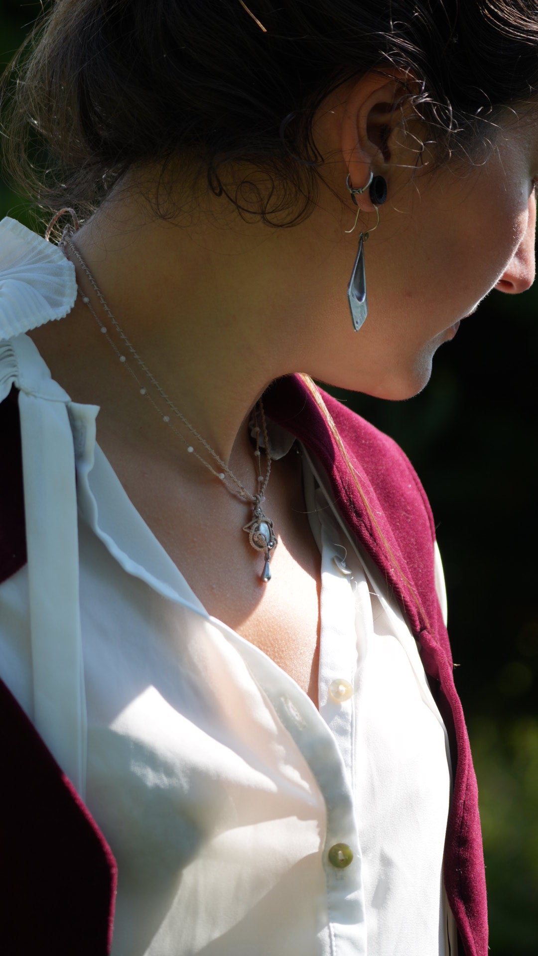 Collier Art nouveau en micro macramé avec nacre blanche – Coton et Astrance