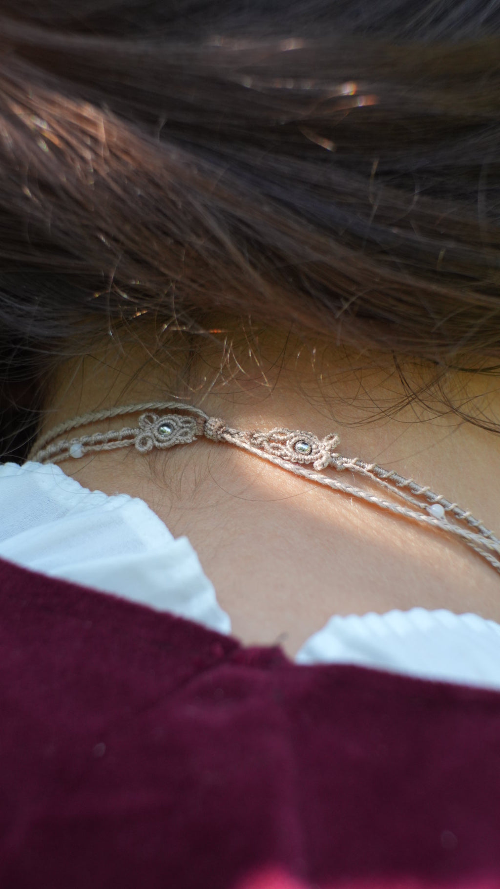 Collier pierre de lune et dentelle textile – Coton et Astrance