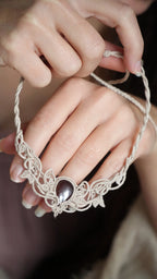 Collier elfique Art Nouveau en micro macramé et Grenat Hessonite - Coton & Astrance