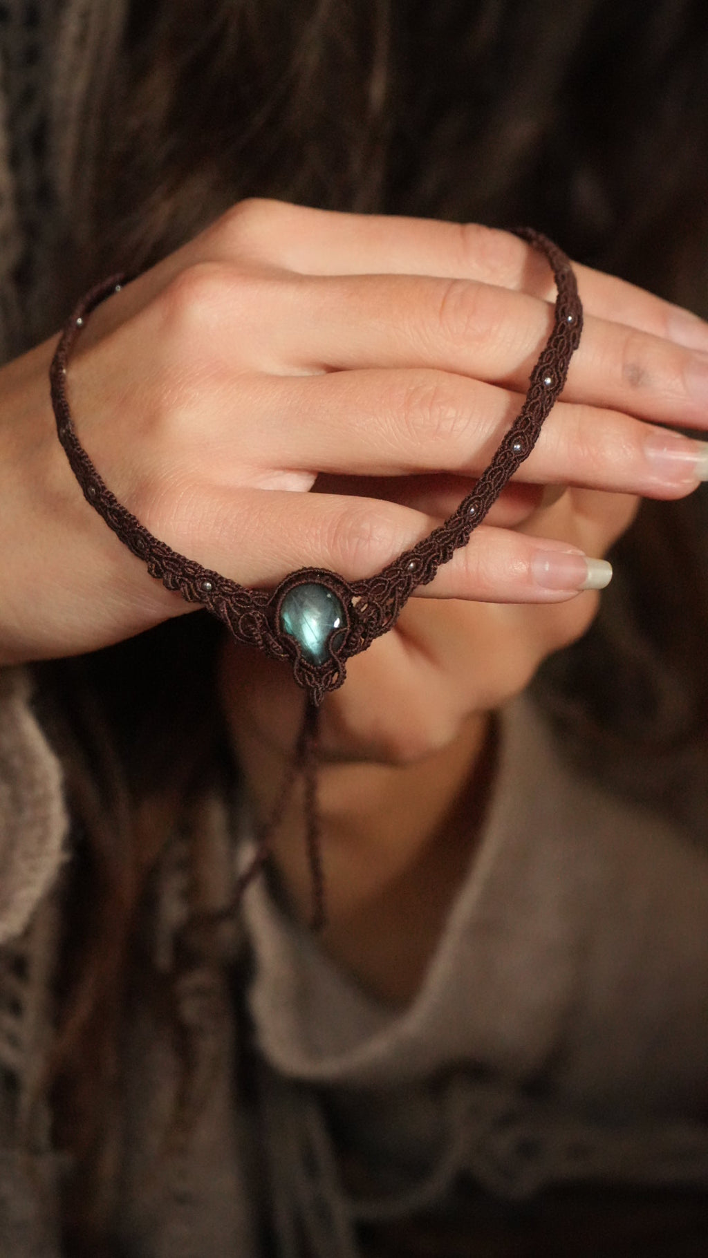 Bijou fantasy féminin en coton marron et pierre naturelle – Coton et Astrance