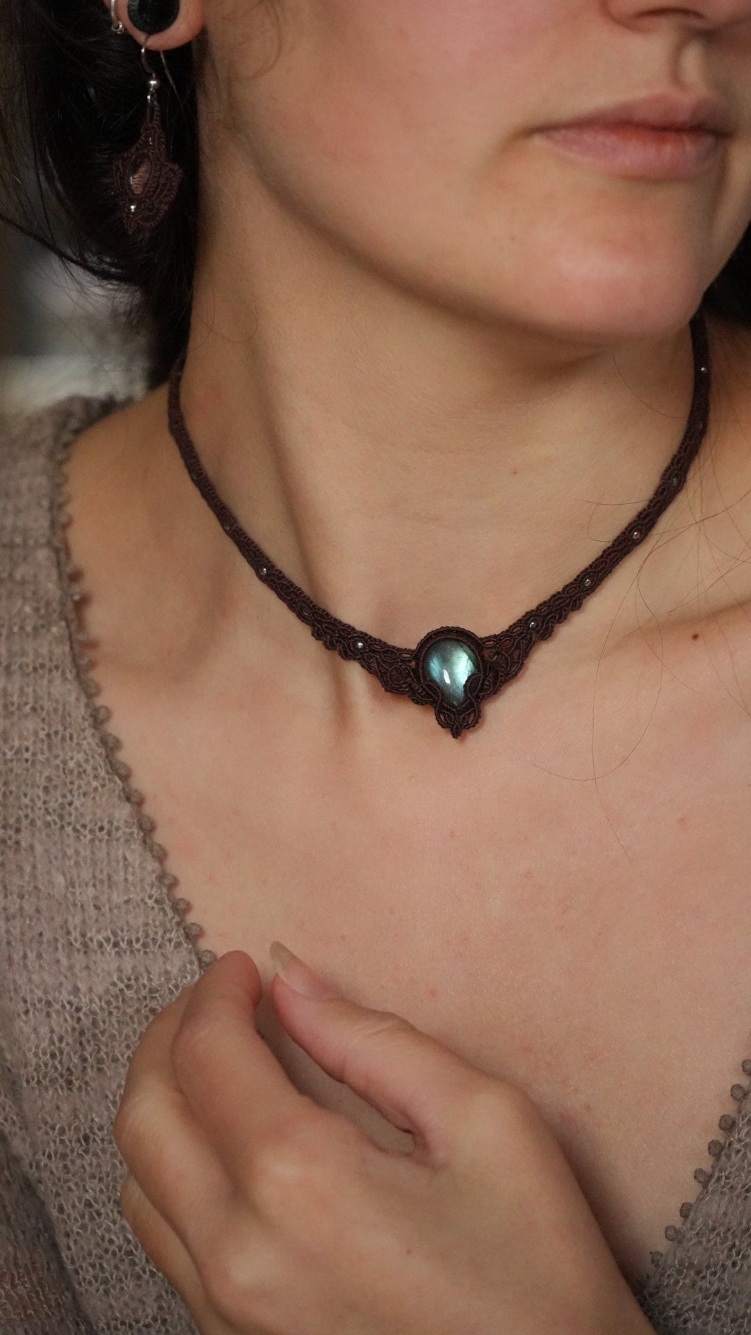 Collier elfique féérique en labradorite bleu clair – Coton et Astrance