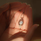 Détail tissage micro macramé et pierre de lune - Coton et Astrance