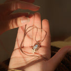 Détail tissage micro macramé et pierre de lune - Coton et Astrance