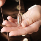 Zoom sur le tissage micro macramé et motifs celtique - Coton et Astrance