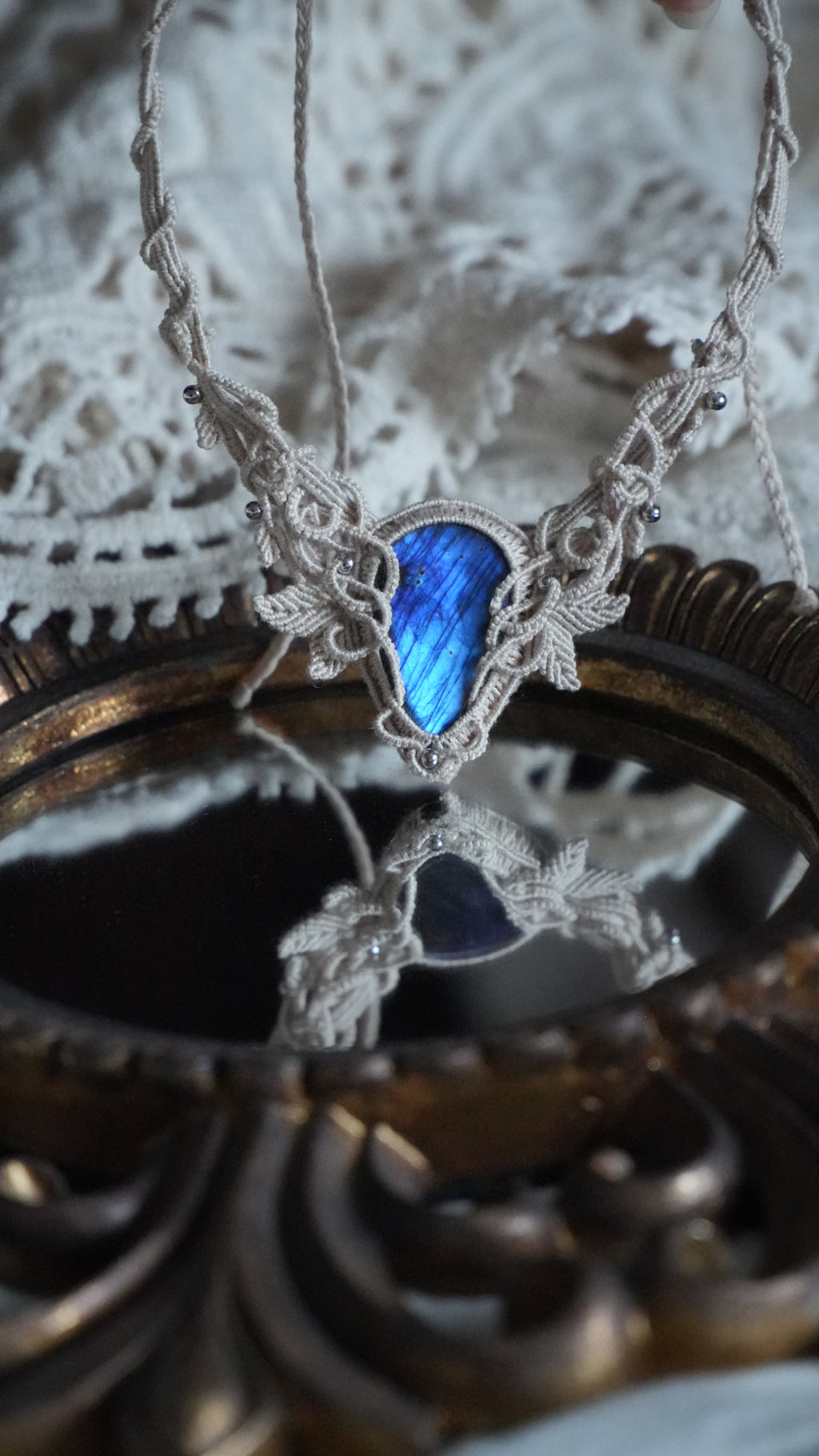 Bijou féérique hivernal fait main en pierre naturelle Coton et Astrance