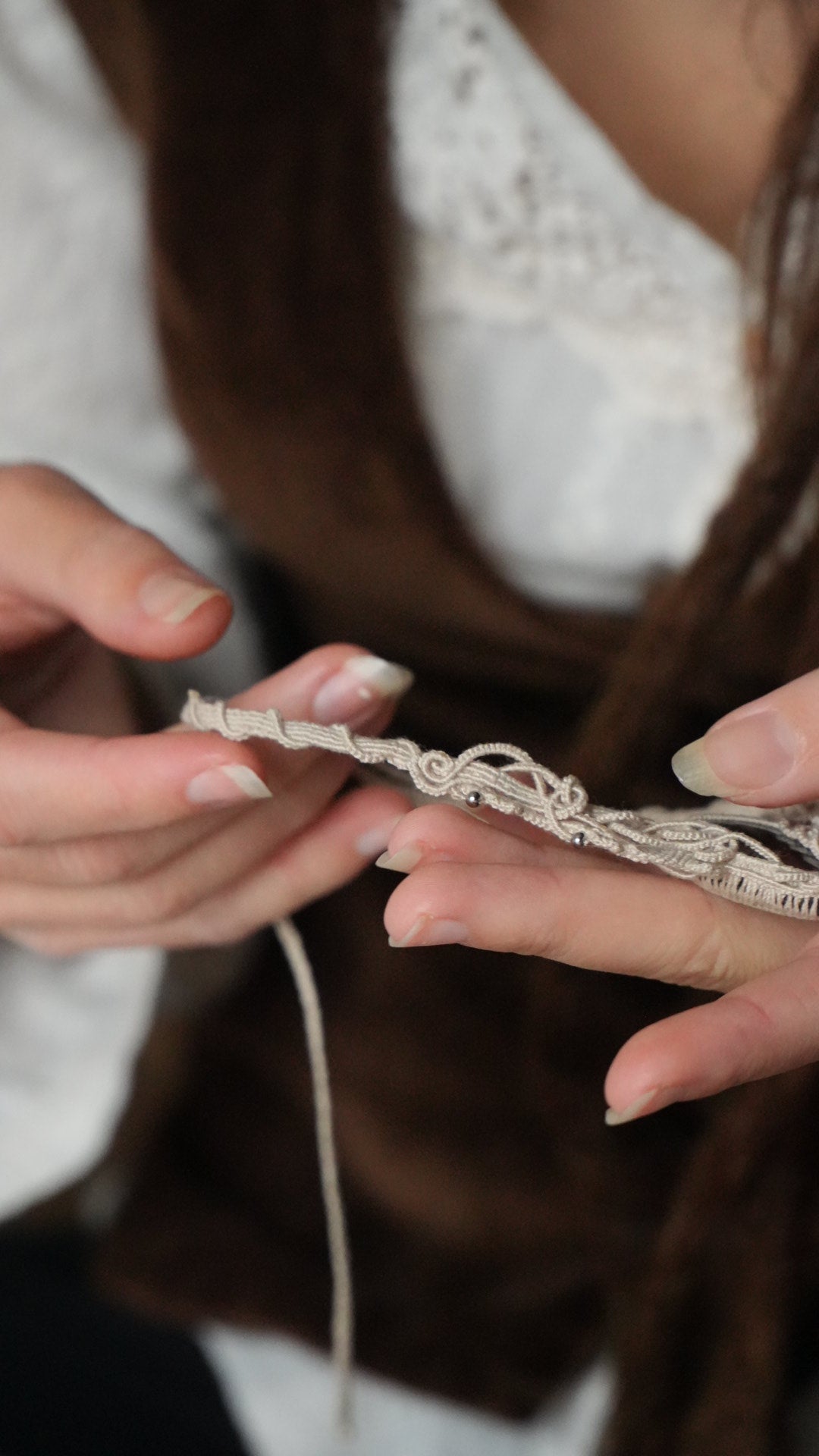 Plastron artisanal en labradorite et coton naturel Coton et Astrance