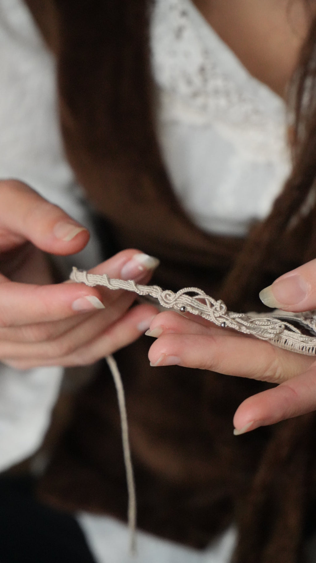 Plastron artisanal en labradorite et coton naturel Coton et Astrance