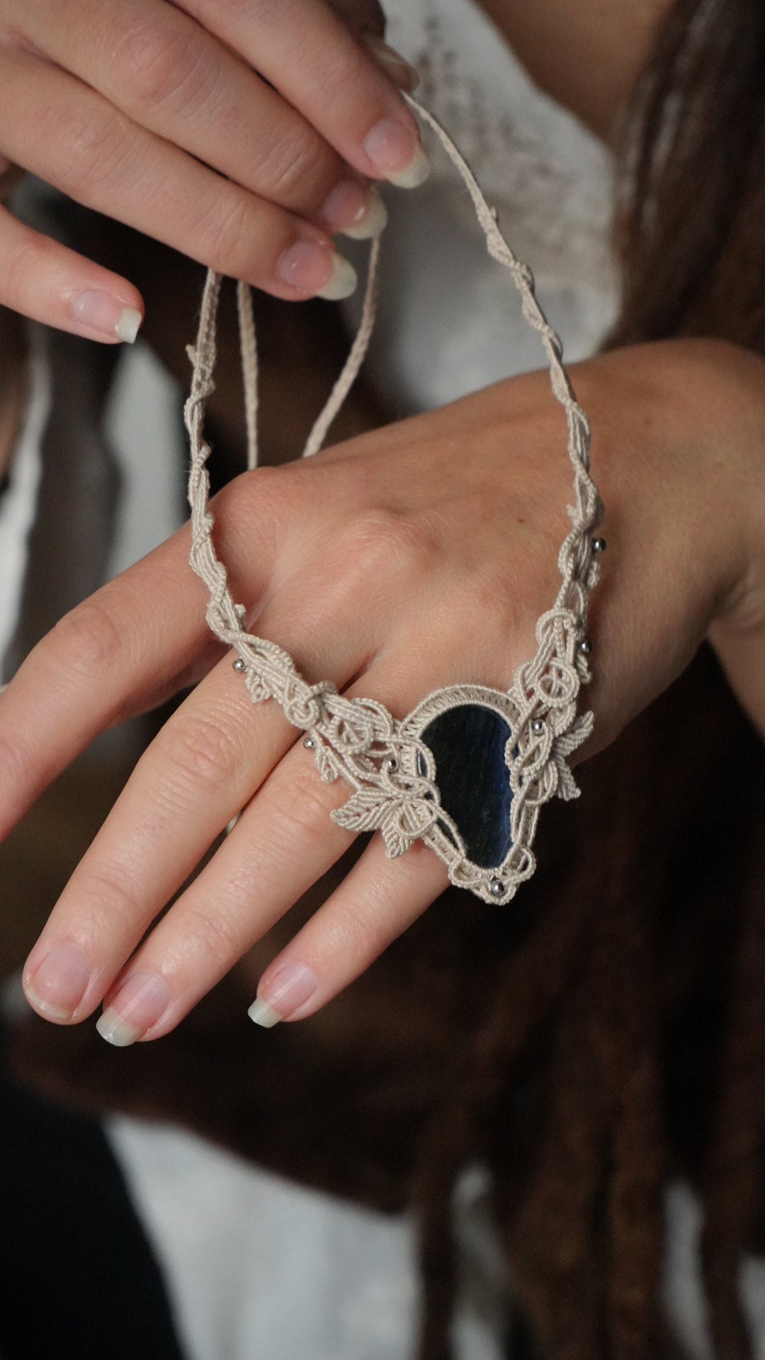 Bijou féérique hivernal fait main en pierre naturelle Coton et Astrance