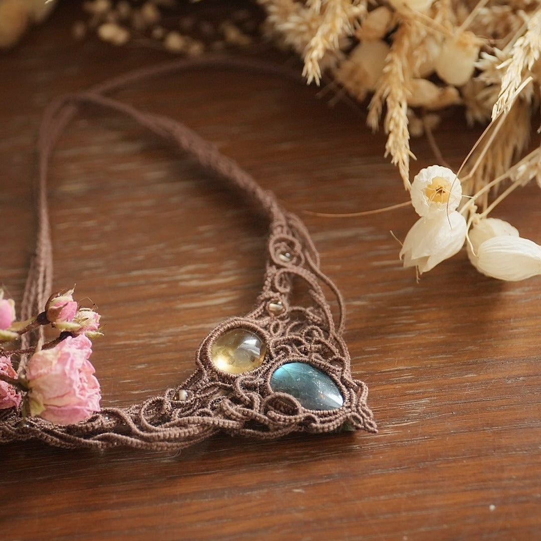 Bijou plastron fait main style féerique montagne automne - Coton et Astrance