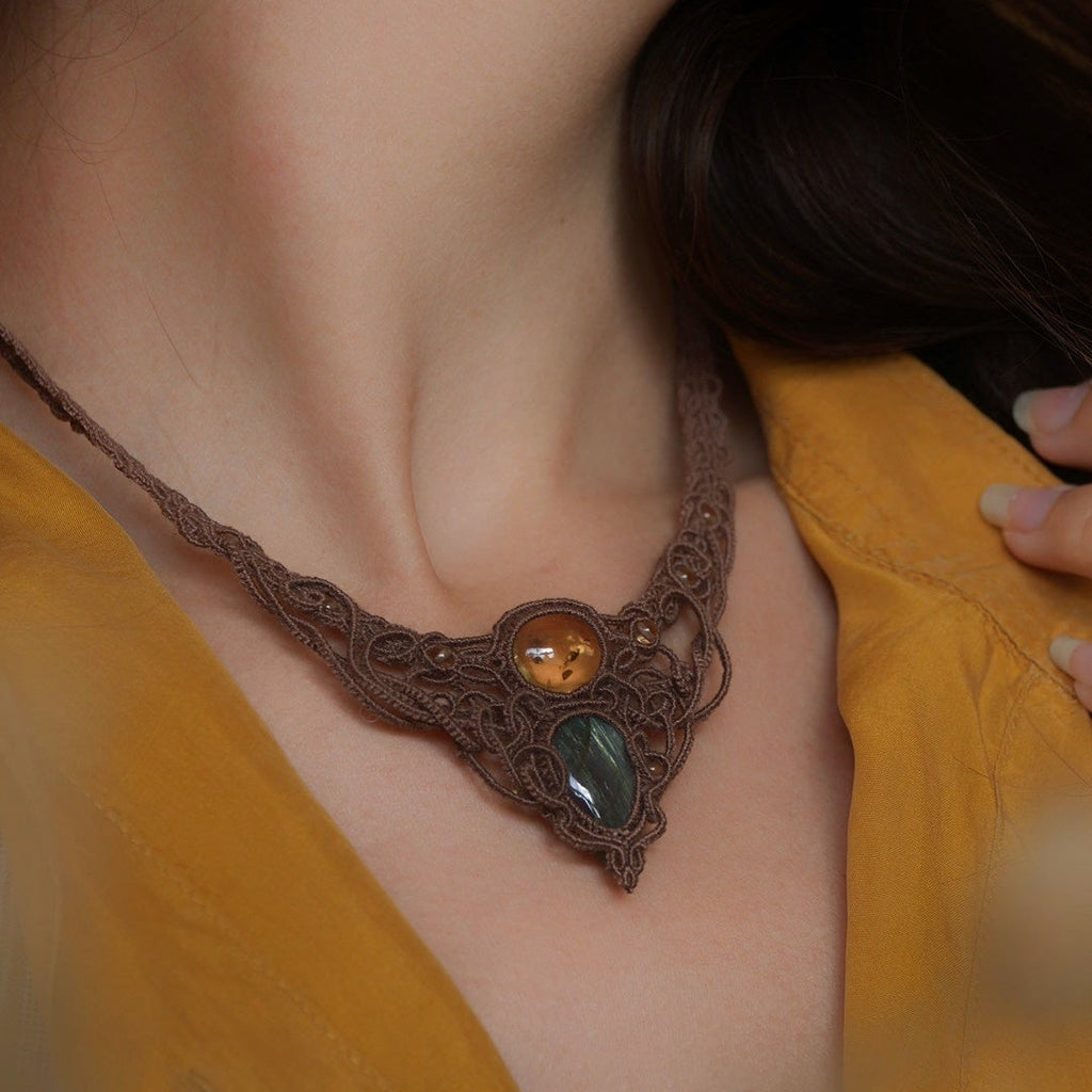 Collier elfique en macramé marron jaune bleu avec citrine et labradorite - Coton et Astrance