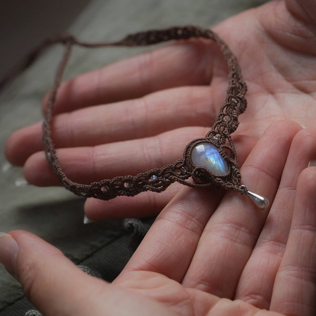 Détail pierre labradorite blanche poire et perles — Coton et Astrance