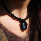 Collier torque réglable motifs branches et lianes, coton et astrance