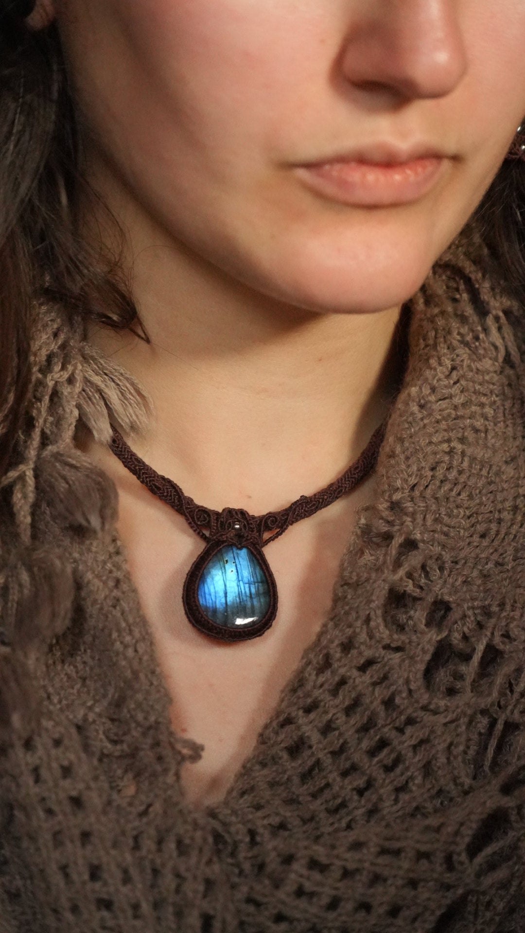 Torque elfique en labradorite bleue fait main – Coton et Astrance