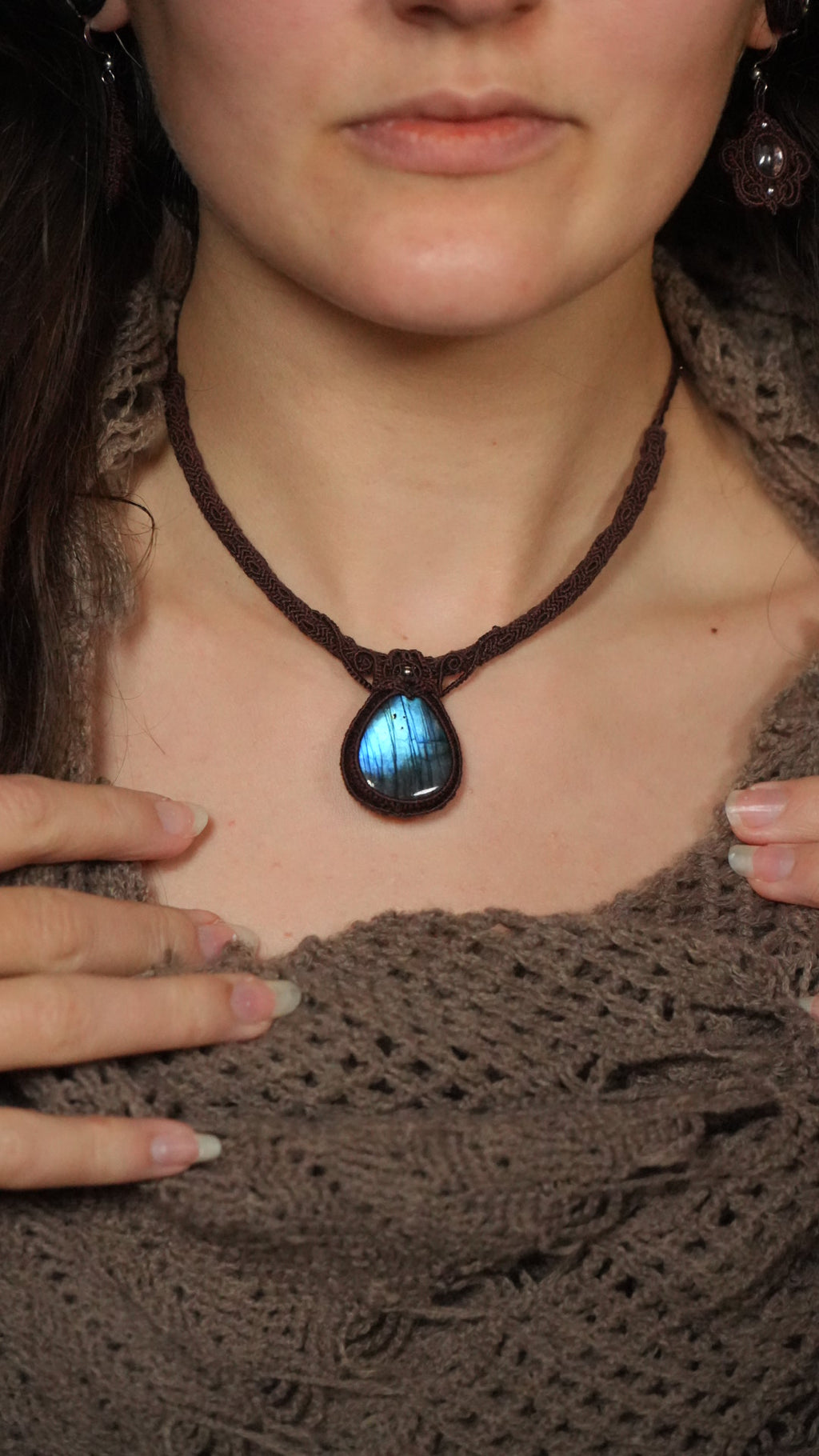 Collier artisanal en labradorite bleue reflet intense – Coton et Astrance
