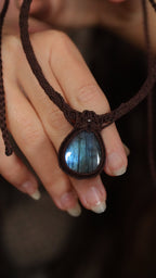 Collier talisman celtique unisexe en coton marron – Coton et Astrance