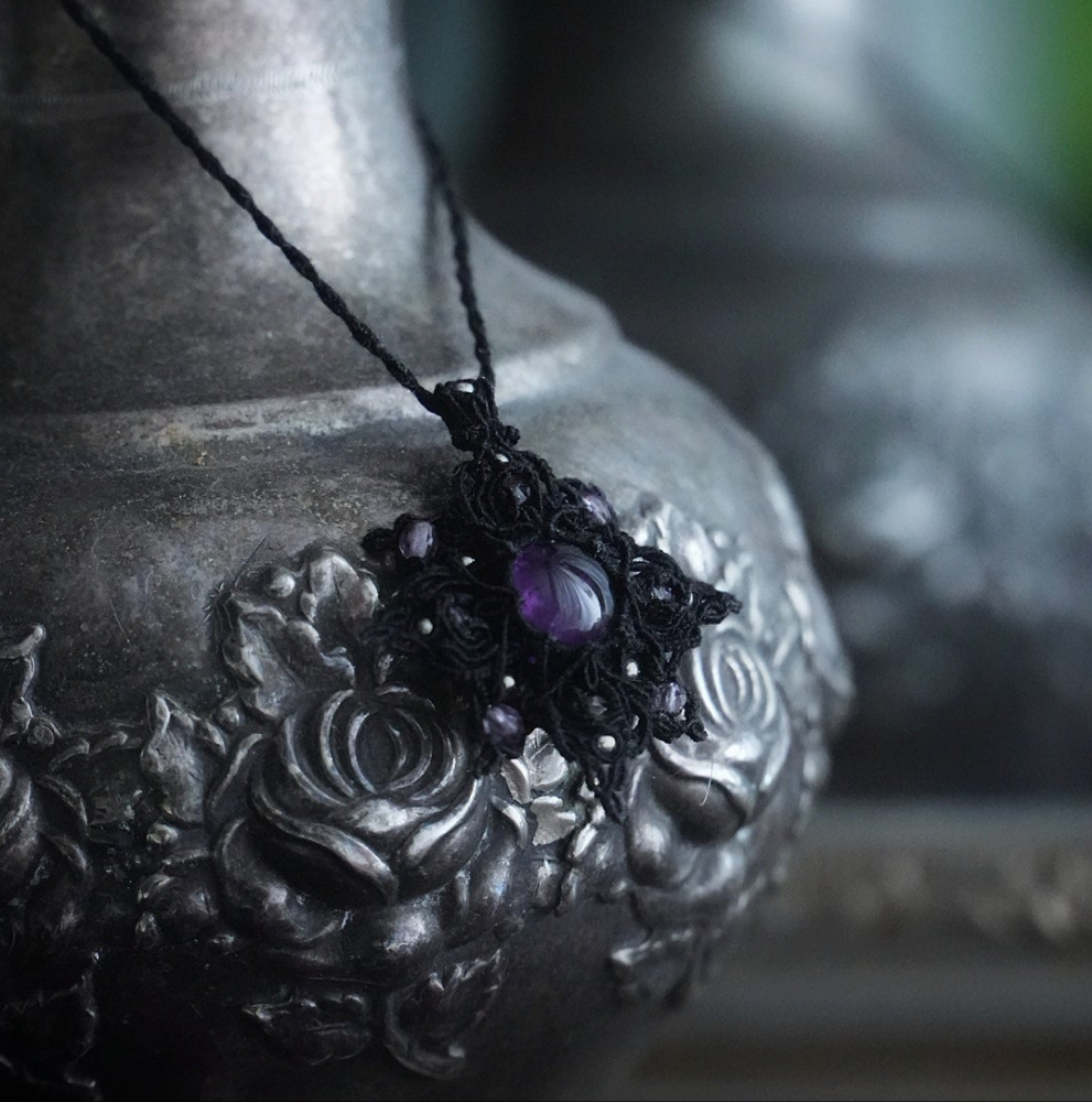 Collier avec médaillon gothique en améthyste - Coton & Astrance