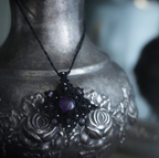 Collier avec médaillon gothique en améthyste - Coton & Astrance