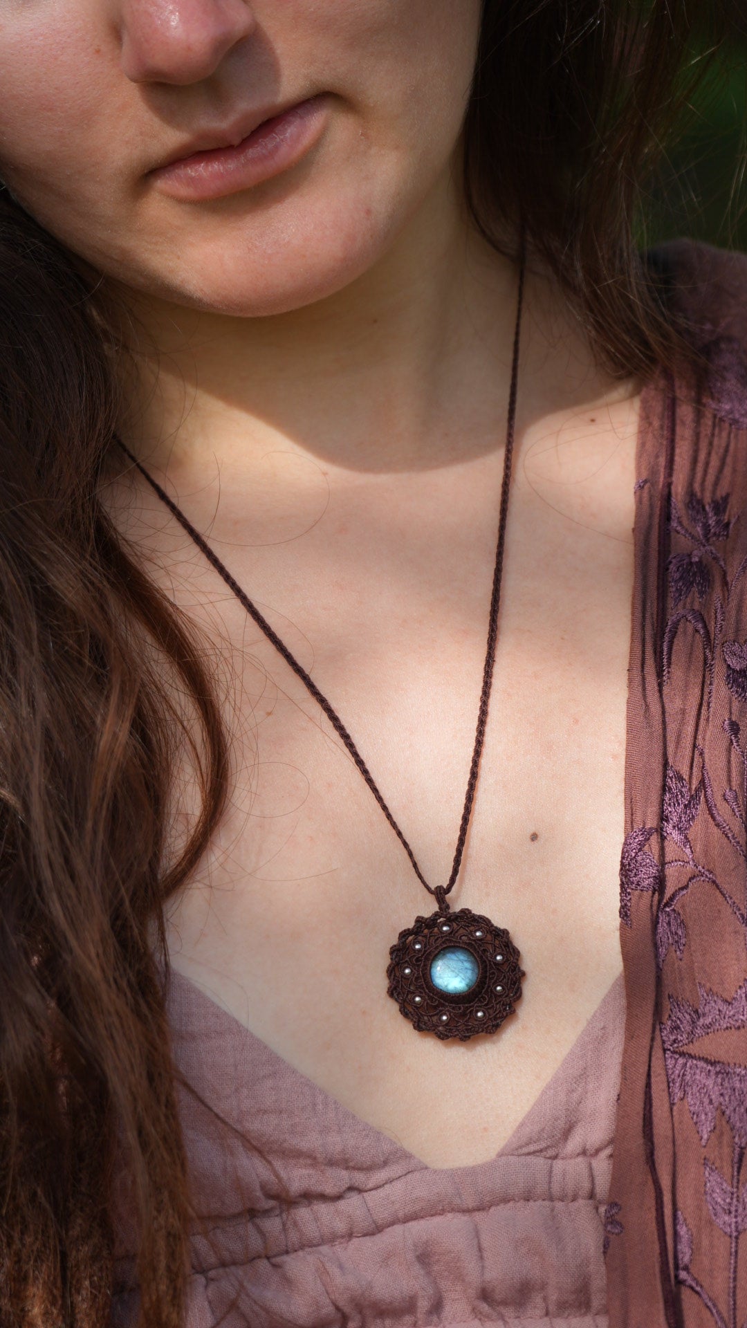 •	Collier labradorite bleue micro macramé – Coton et Astrance 
