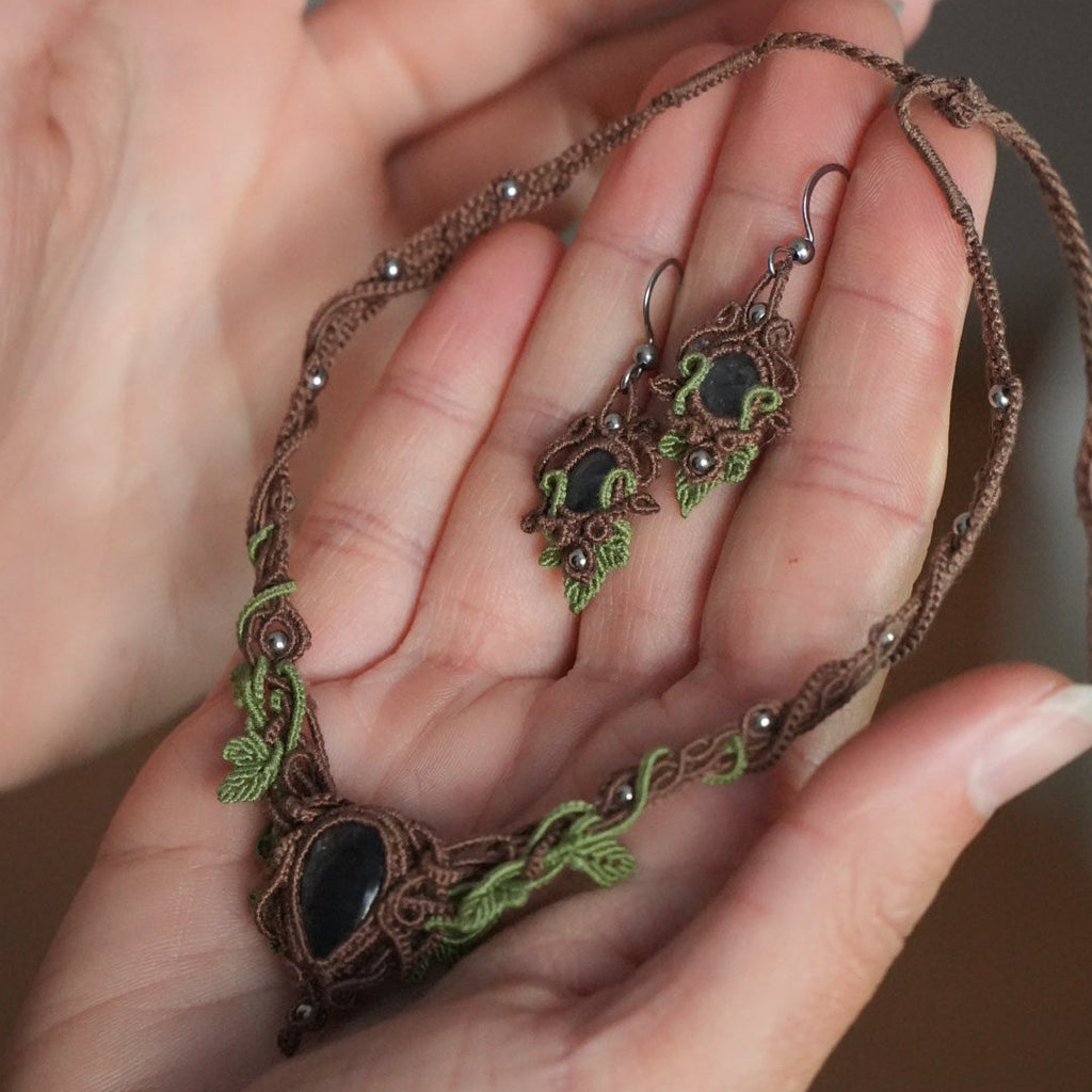 Parure elfique fluorite bleu vert • Collier ras de cou & boucles micro macramé