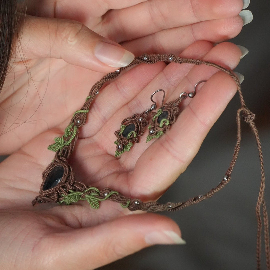Parure elfique fluorite bleu vert • Collier ras de cou & boucles micro macramé