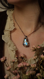 Collier talisman en micro macramé et pierre bleue Coton et Astrance