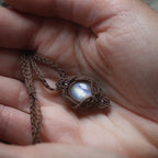 Pendentif elfique en labradorite blanche arc-en-ciel – Coton et Astrance