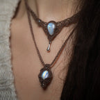 Bijou féerique en micro macramé marron clair – Coton et Astrance