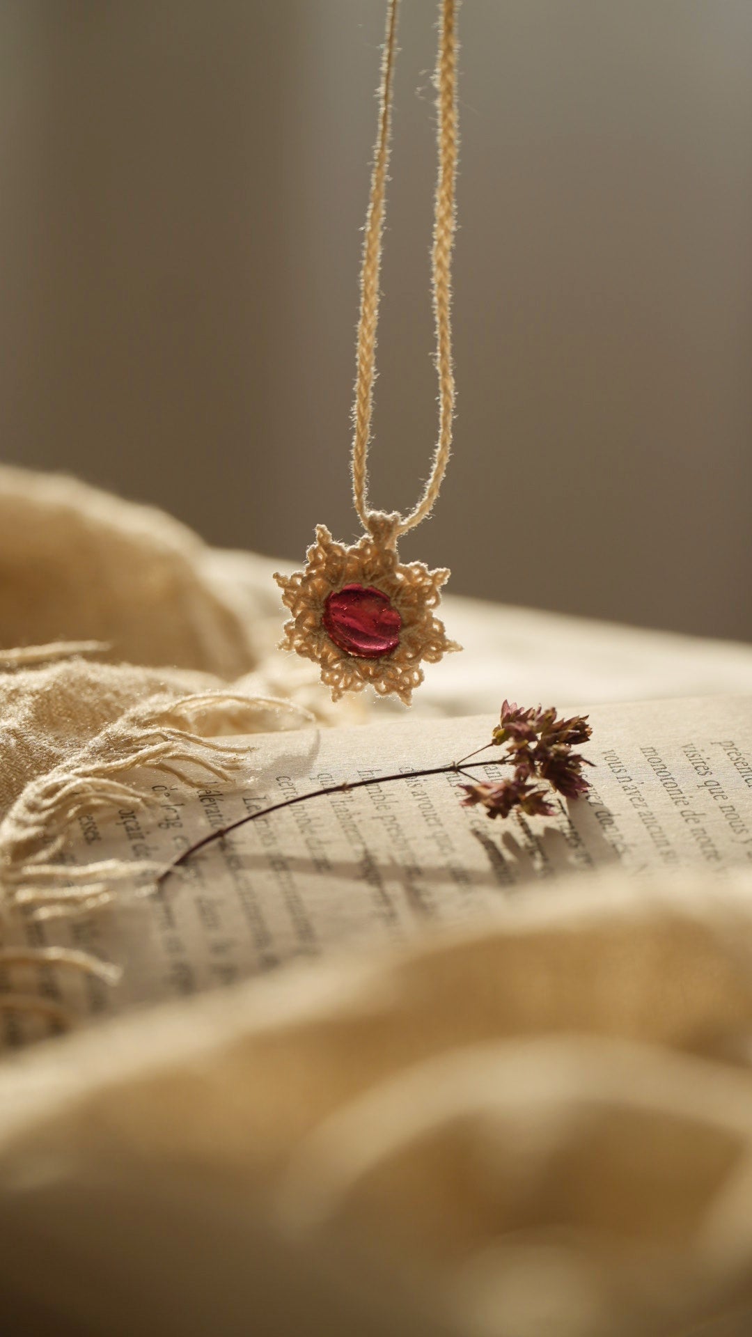 Collier fantasy elfique sans métal – Coton et Astrance