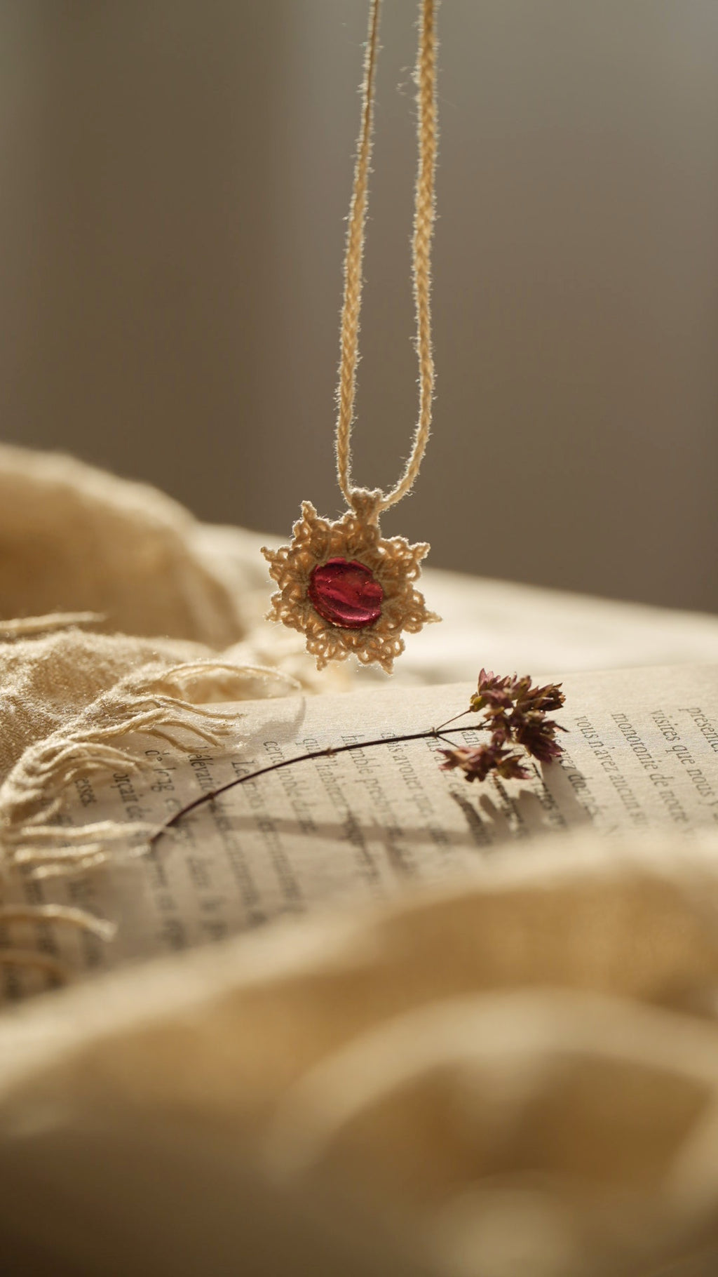 Collier fantasy elfique sans métal – Coton et Astrance