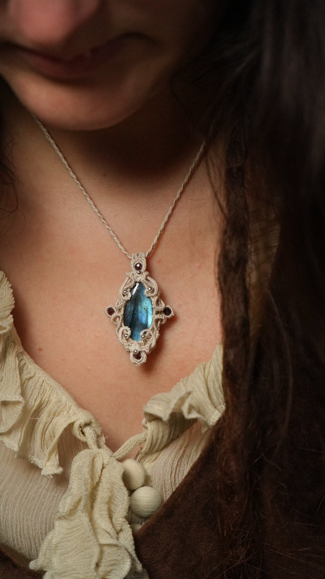 Pendentif fantasy en pierre naturelle et grenat rouge Coton et Astrance