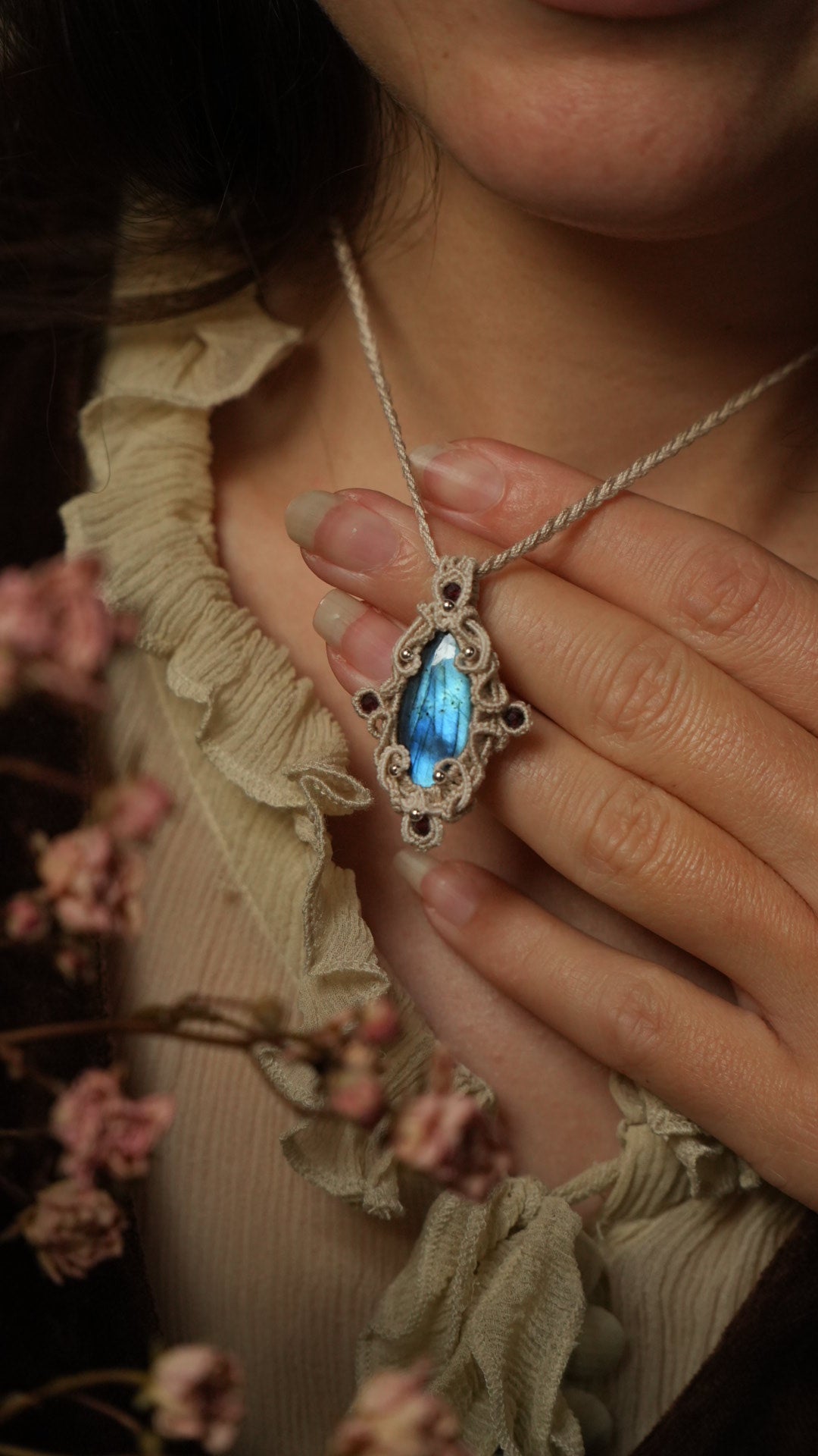 Pendentif fantasy en pierre naturelle et grenat rouge Coton et Astrance