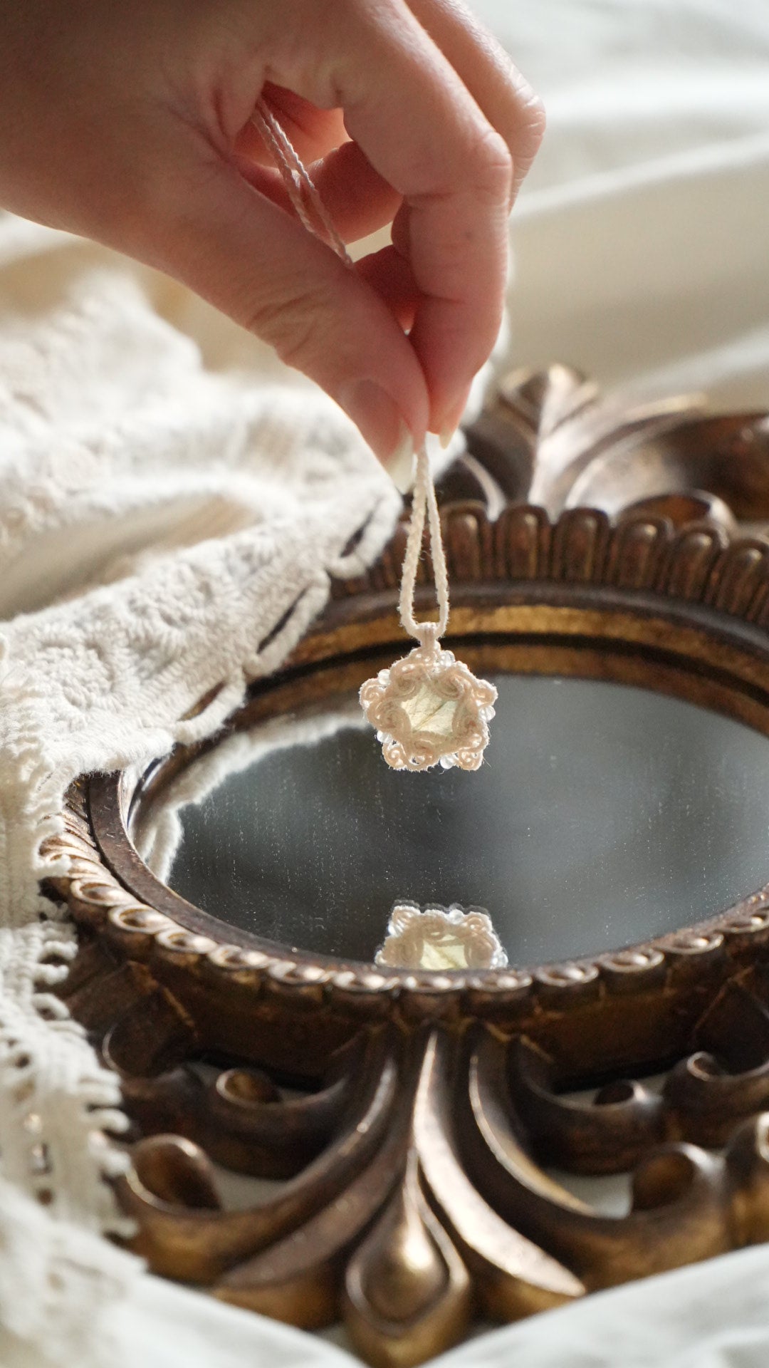 Bijou elfique hivernal fait main en coton naturel Coton et Astrance