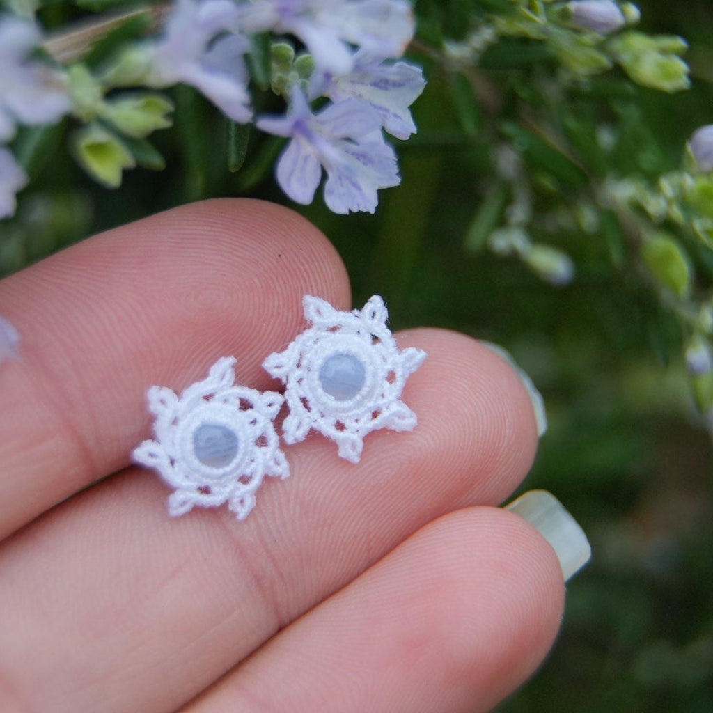 Boucles d’oreilles fines en acier inoxydable argenté et macramé, Coton et Astrance